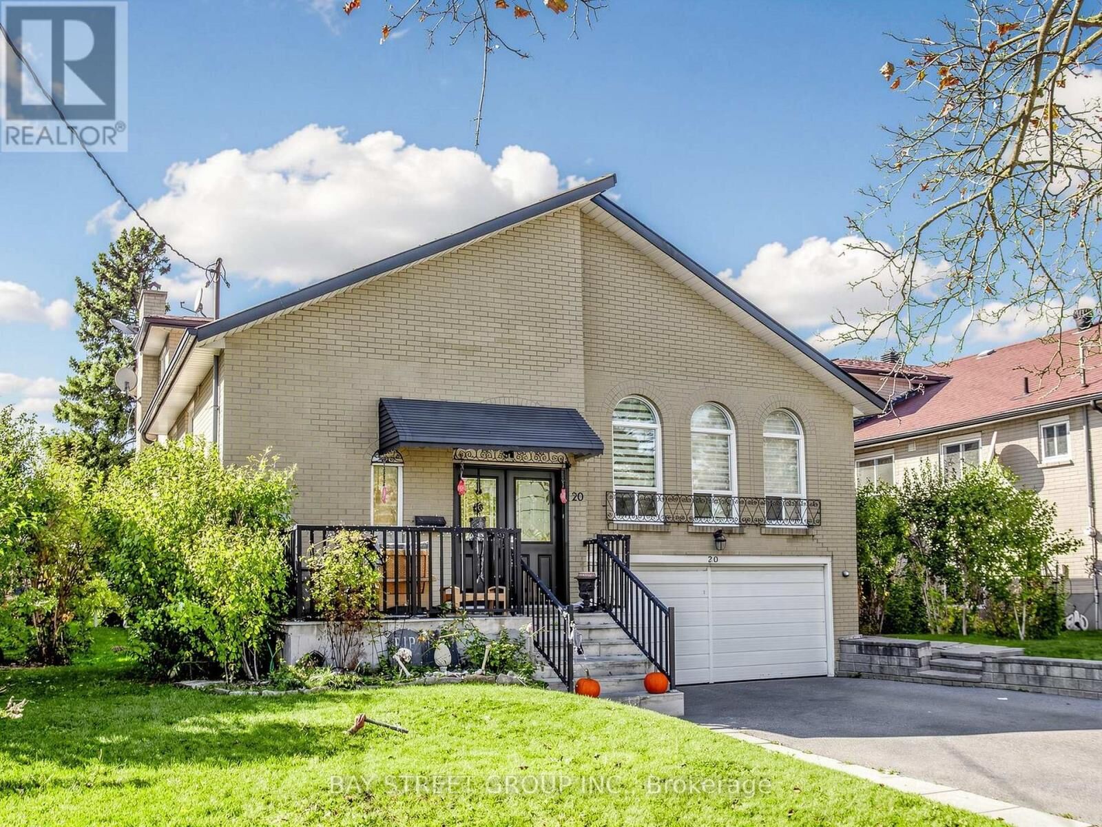 Property Photo:  20 Edmonton Road  ON M2J 3W6 