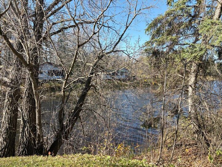 Property Photo:  27 River Road North  MB R0E 0C0 