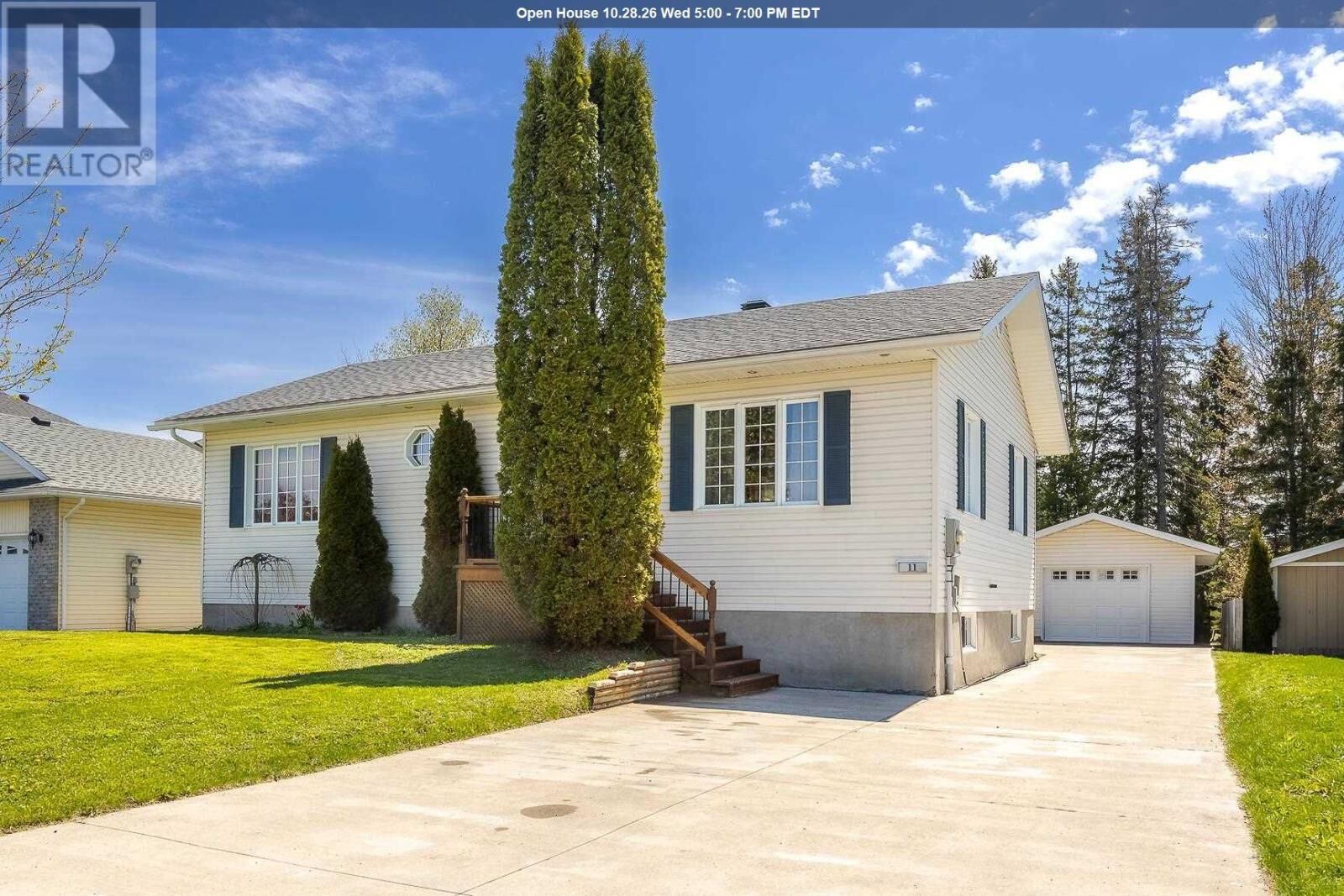 Property Photo: 11 Chatfield Dr ON P6C 6C6