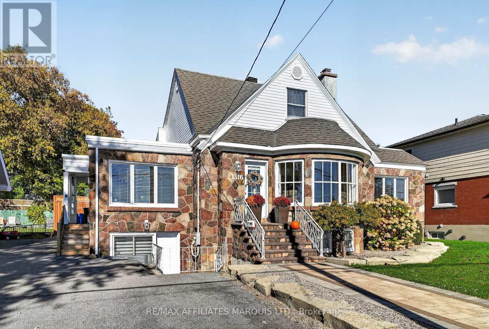 Property Photo:  1316 Montreal Road  ON K6H 1E6 