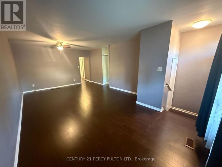 Property Photo: 220 Rosedale Drive Unit 1 ON L1N 1Z3