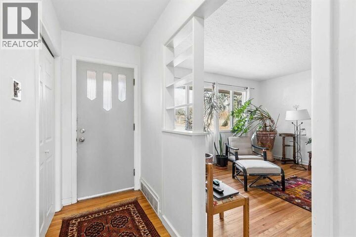 Property Photo:  56 Hunter Street Northwest  AB T2K 2B7 
