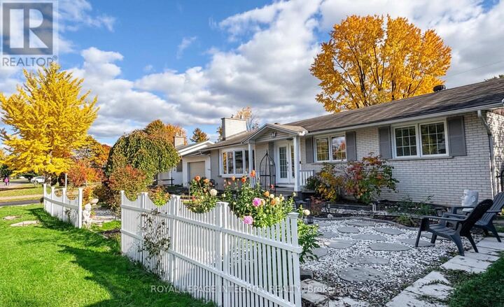 Property Photo:  44 Millford Avenue  ON K2G 1C2 