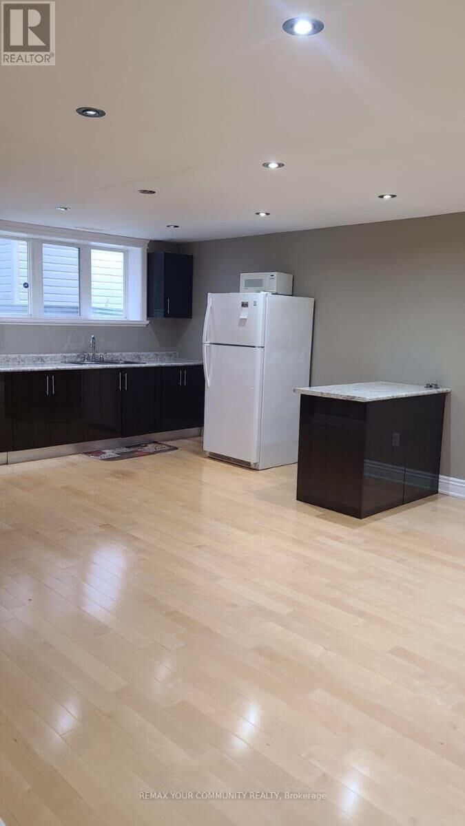 Property Photo: 39 Treeline Boulevard Basem. ON L6P 1E4