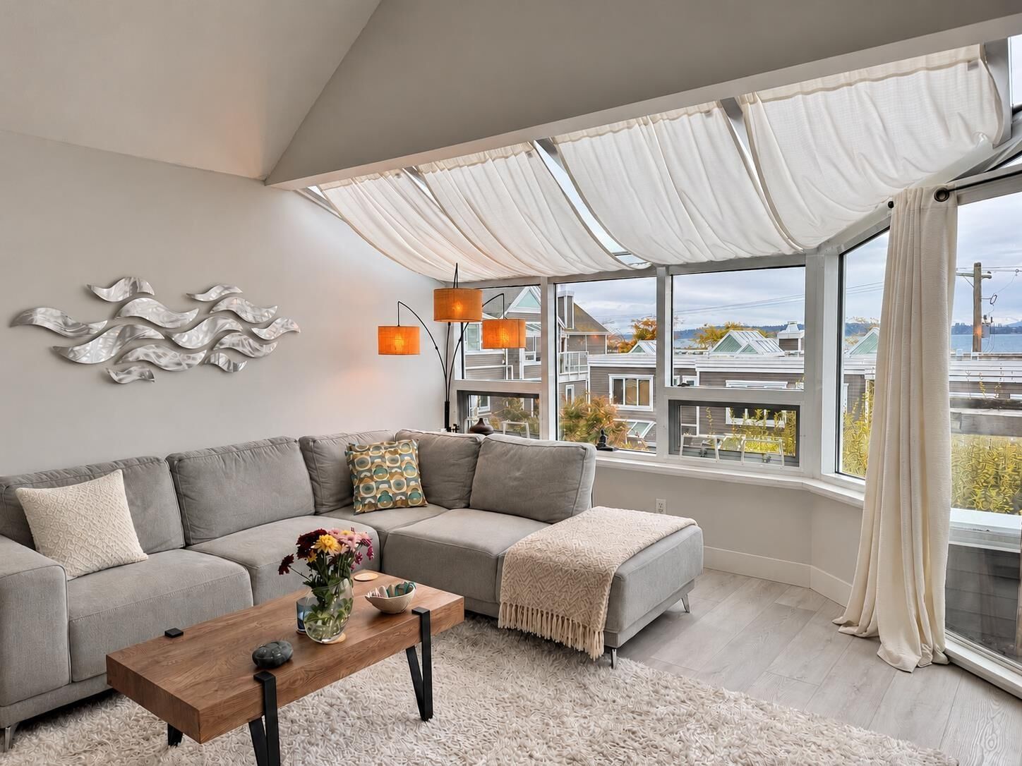 Property Photo:  14848 Beachview Avenue  BC V4B 1N7 