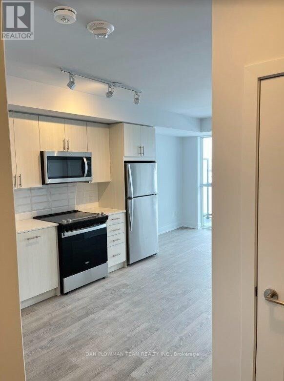 Property Photo: 2550 Simcoe Street North 508 ON L1L 0R5
