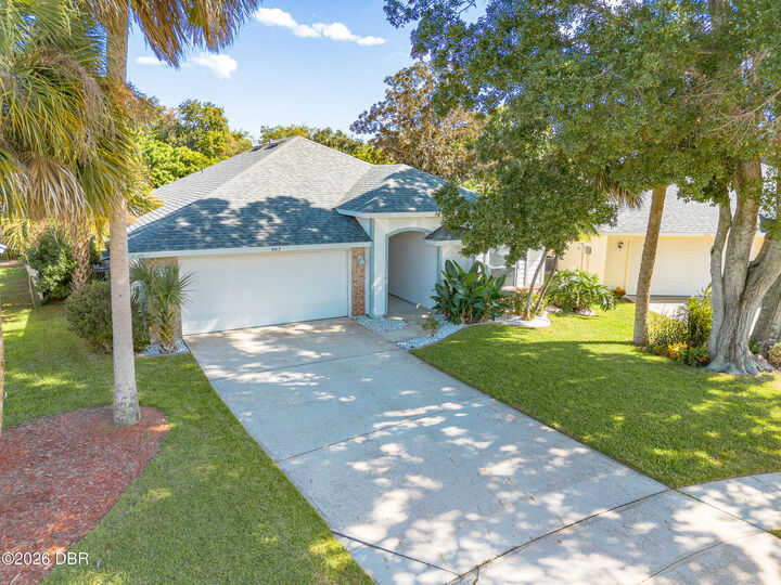 Property Photo:  903 Ashmeade Court  FL 32127 