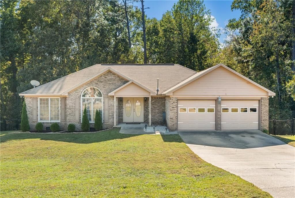 Property Photo: 136 Lee Road 468 AL 36877