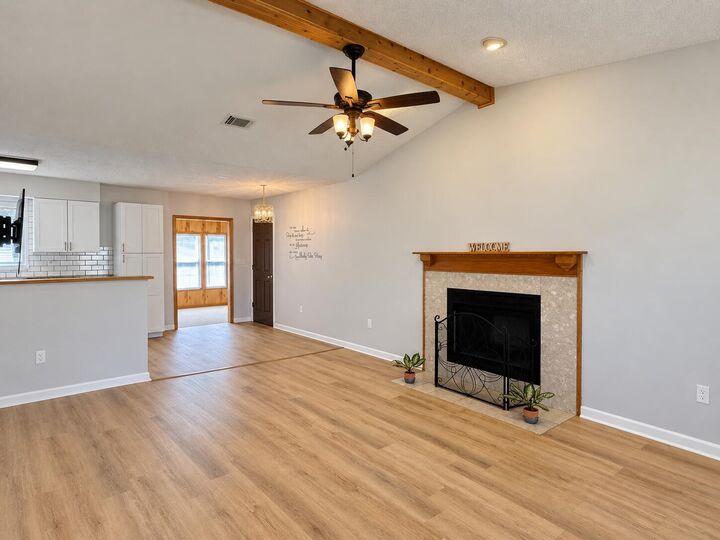 Property Photo: 3316 Colonial Court FL 32539