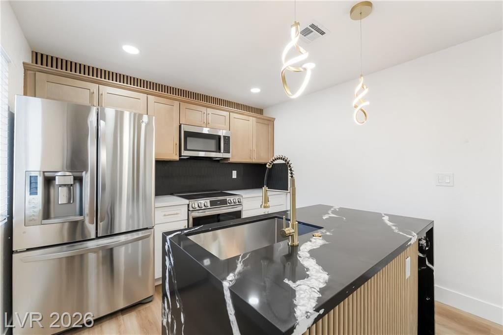 Property Photo:  5332 River Glen Drive 400  NV 89103 
