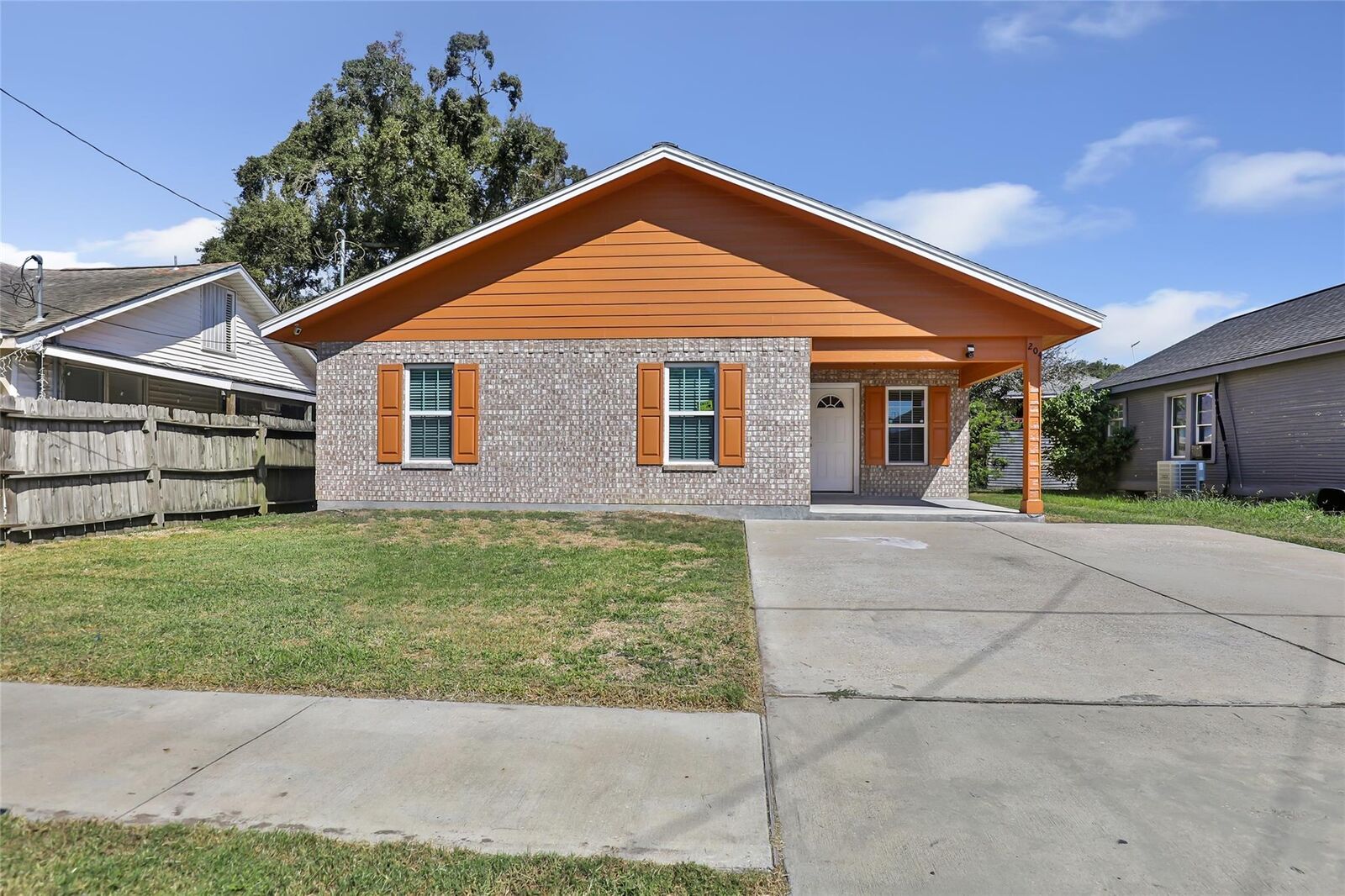 Property Photo:  204 W James Street  TX 77520 