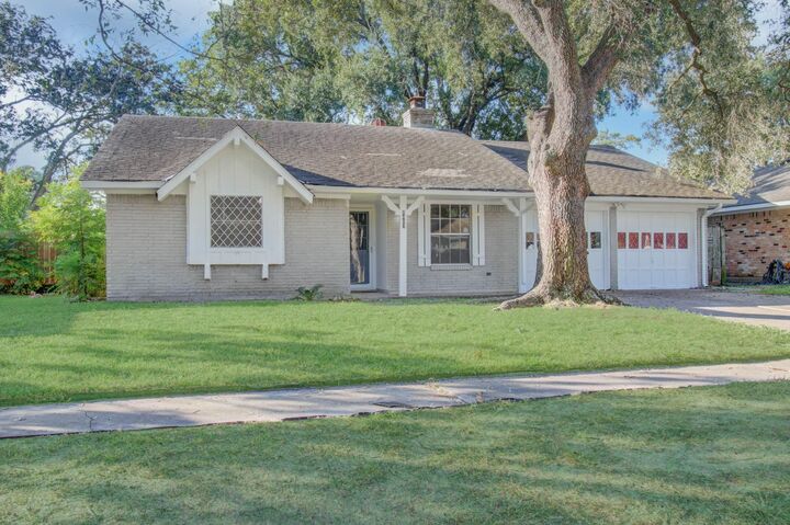 Property Photo:  8407 Sharpview Drive  TX 77036 