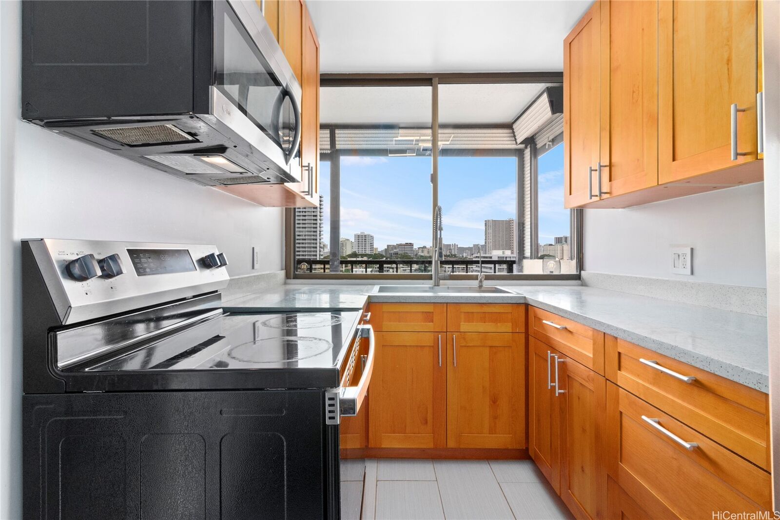 Property Photo:  1201 Wilder Avenue 602  HI 96822 
