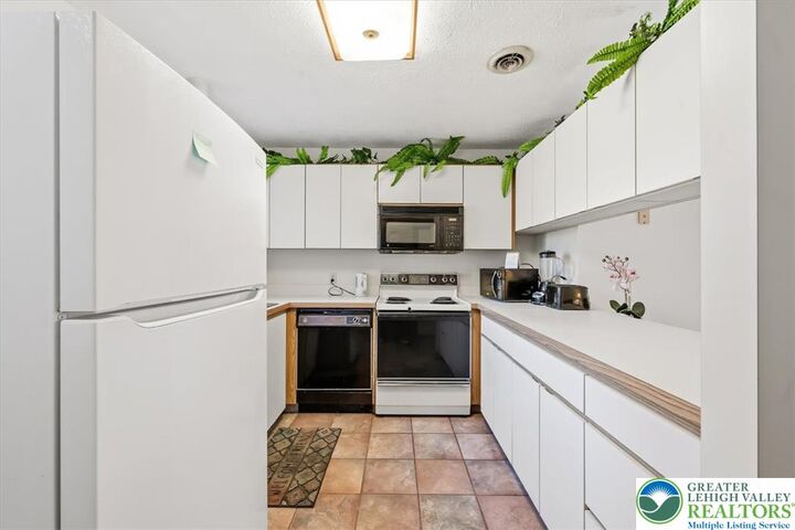 Property Photo: 130 Foxfire Drive 301 PA 18344