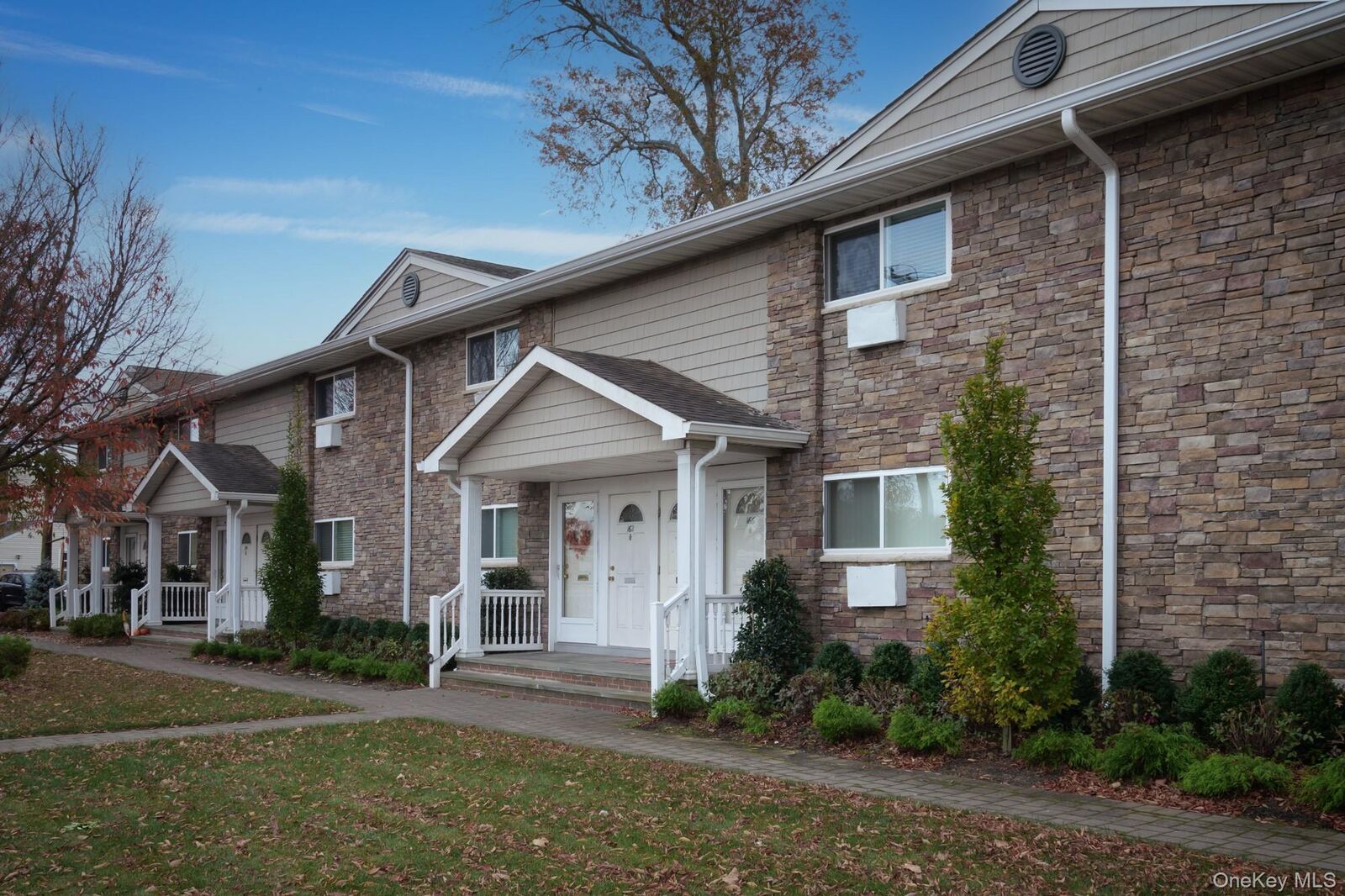 Property Photo:  100 Friendly Court Fc98  NY 11704 
