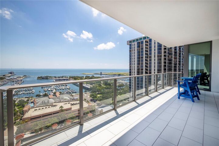 Property Photo:  100 1st Avenue N 1804  FL 33701 