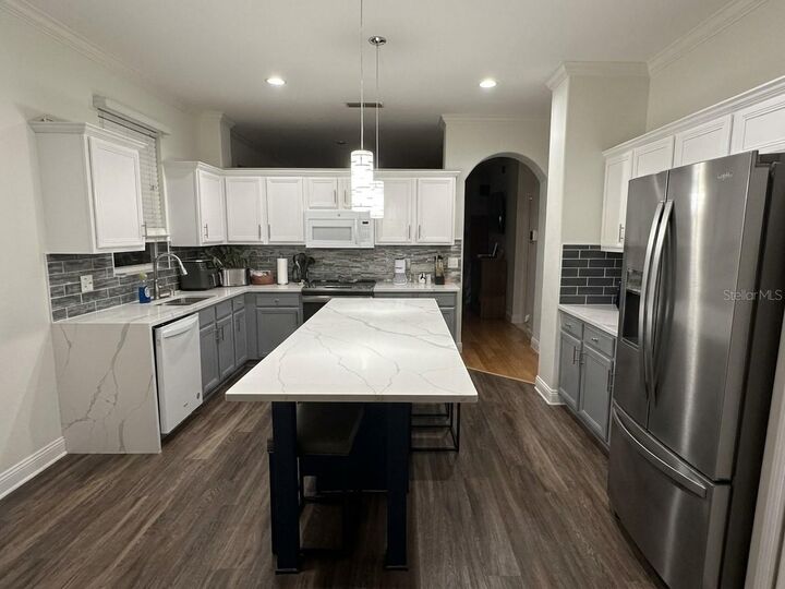 Property Photo: 919 Lewis Place FL 32750