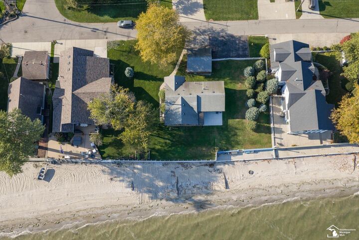 Property Photo:  13500 Venetian Drive  MI 48161 