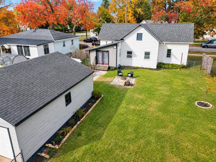 Property Photo:  1477 Montgomery Avenue  MI 49441-1762 