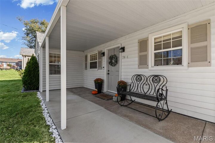 Property Photo: 7904 Kingwood Street MO 63123