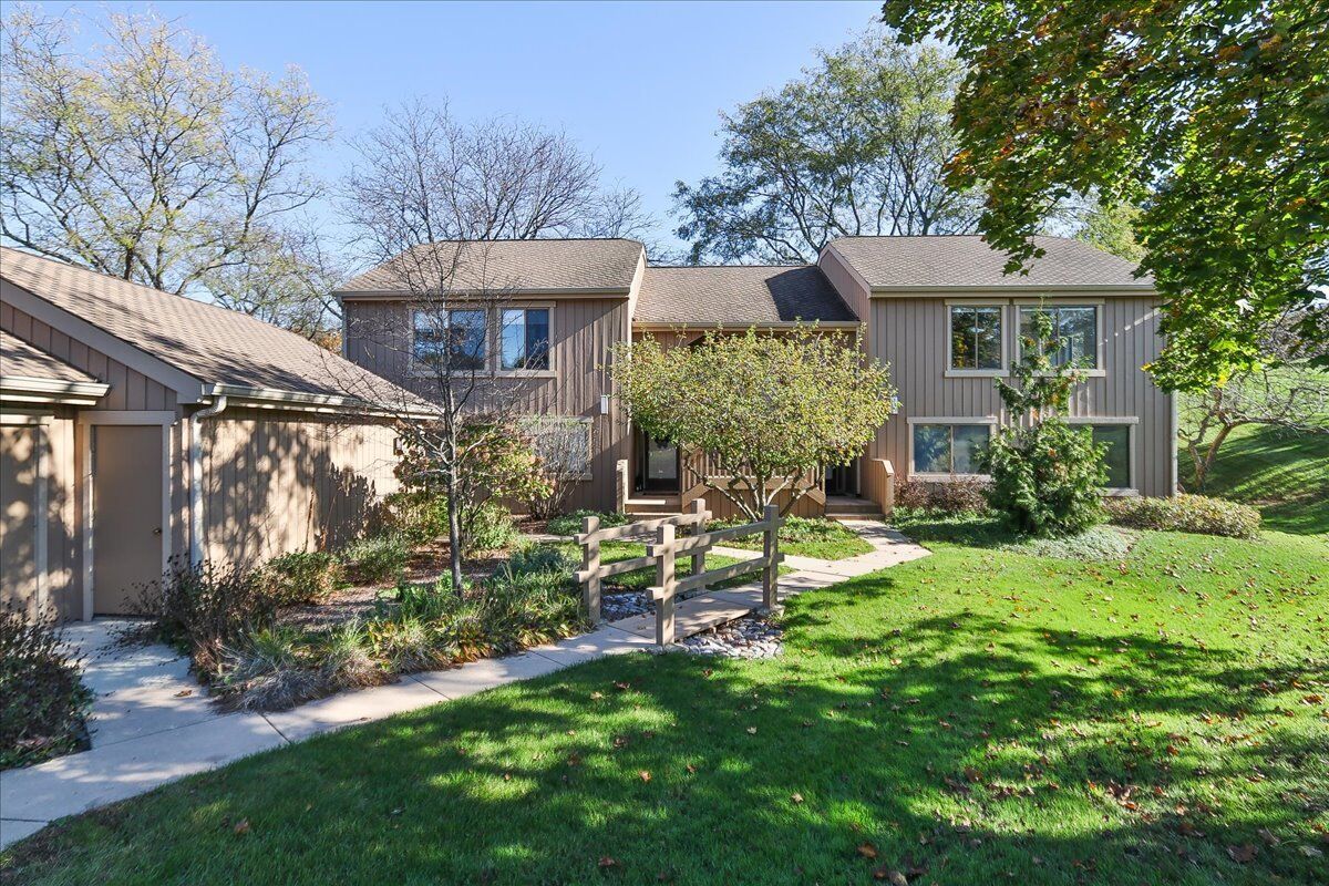 Property Photo:  746A Oak Hill Road A  IL 60010 