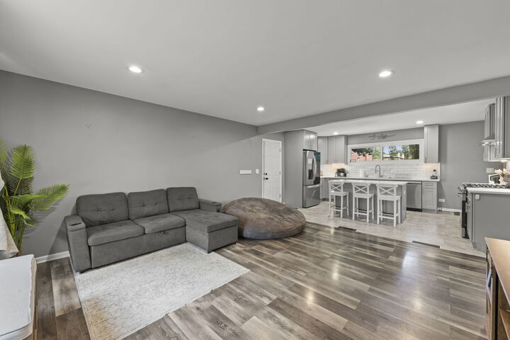 Property Photo:  203 Lilac Lane  IL 60542 