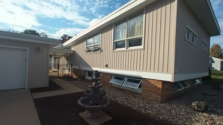 Property Photo:  1109 S Westlawn Avenue  IL 61821 