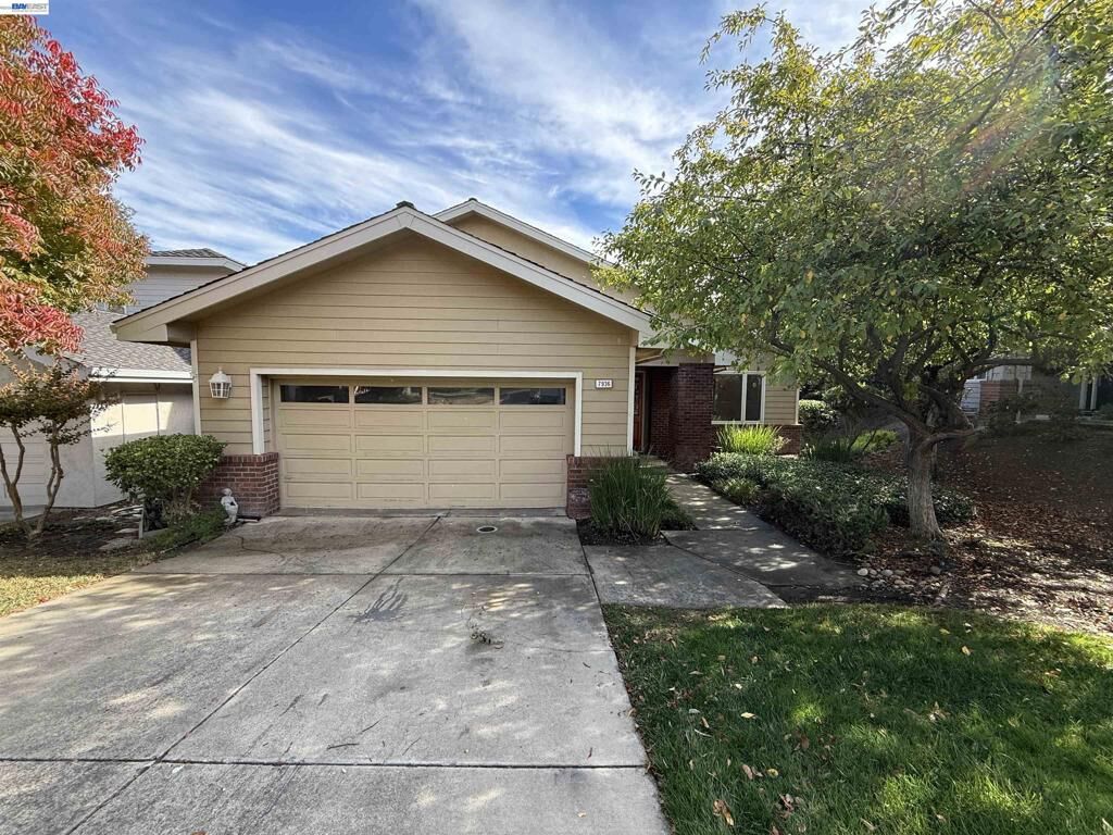 Property Photo: 7936 Kemper Ct CA 94588-3112