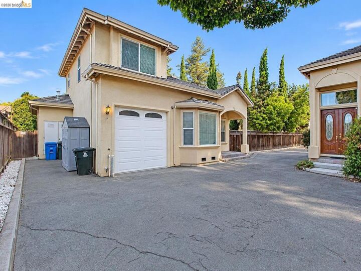 Property Photo: 35 Amherst Ct CA 94025