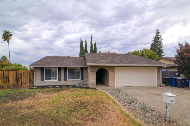 Property Photo: 7301 Parkvale Way CA 95621