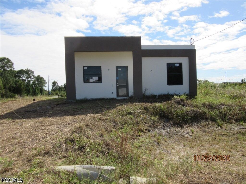 Property Photo: 321 Mangonia Avenue FL 33974