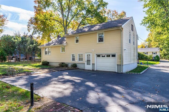 Property Photo:  33 Weaver Place  NJ 07936 