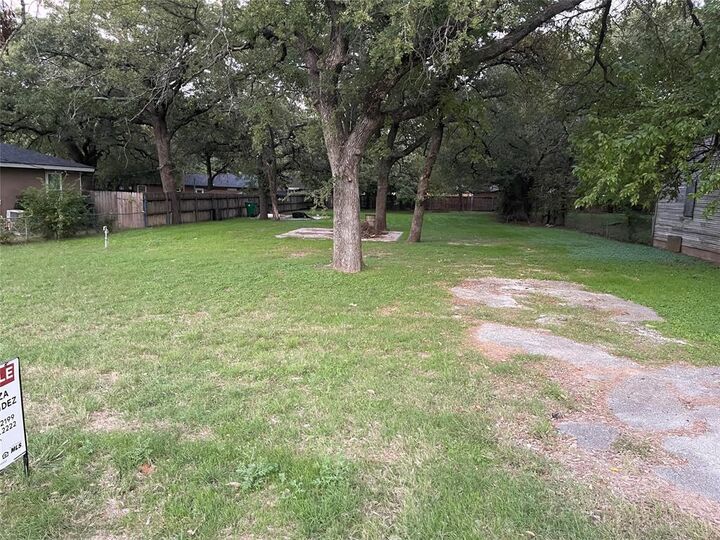 Property Photo: 1406 N Business 287 TX 76234