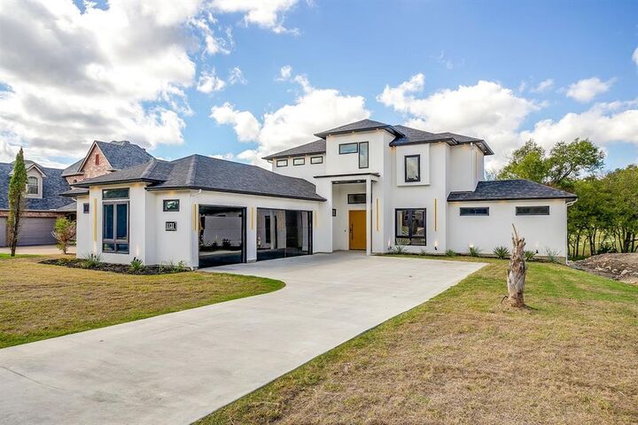 Property Photo: 1121 Wishing Well Court TX 75104