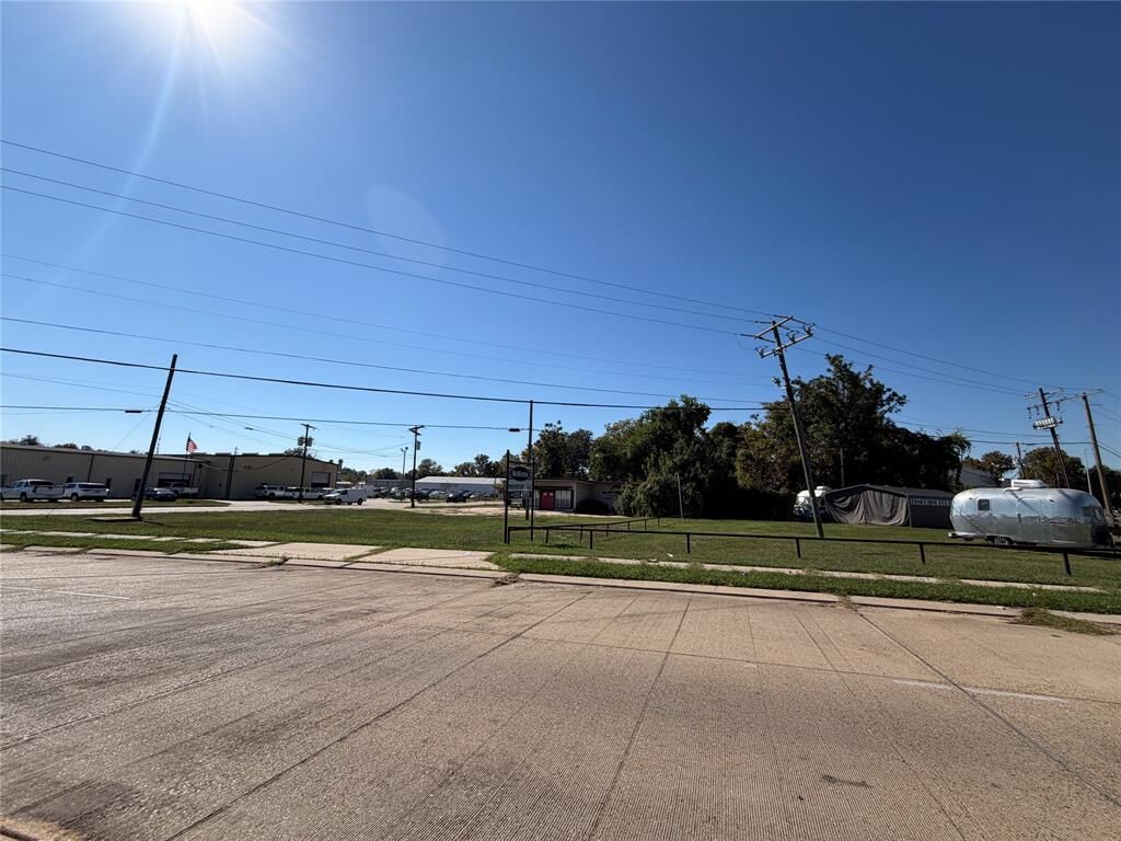 Property Photo:  701 Airport Drive  LA 71107 