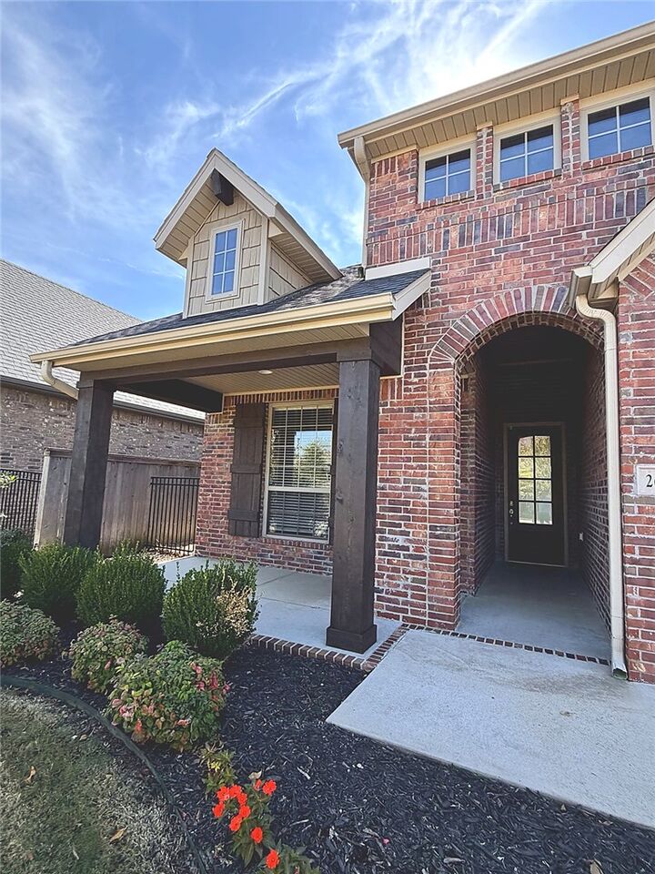 Property Photo:  2607 SW Hampton Avenue  AR 72713 