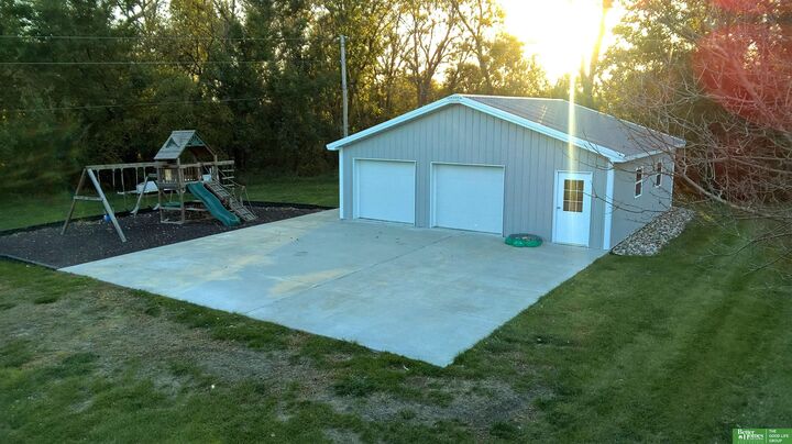 Property Photo: 1352 Lakeview Court NE 68401