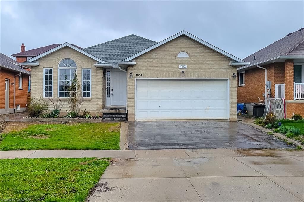 Property Photo:  1654 Upper Wellington Street Lower Level  ON L9B 2C2 