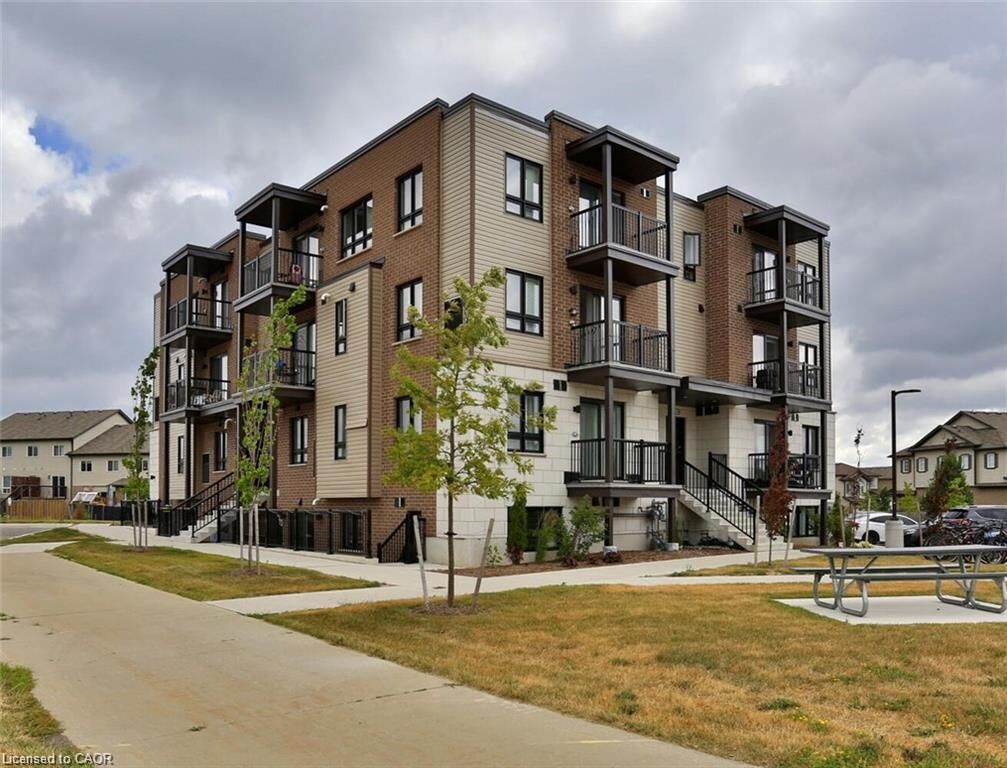 Property Photo:  1331 Countrystone Drive B5  ON N2N 3R9 