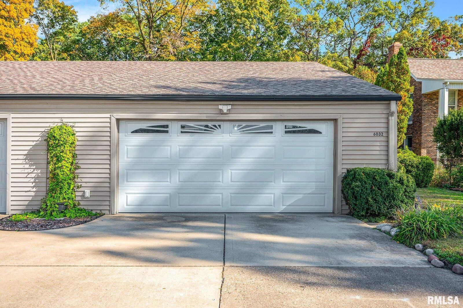 Property Photo:  6032 N Knoxville Avenue  IL 61614 