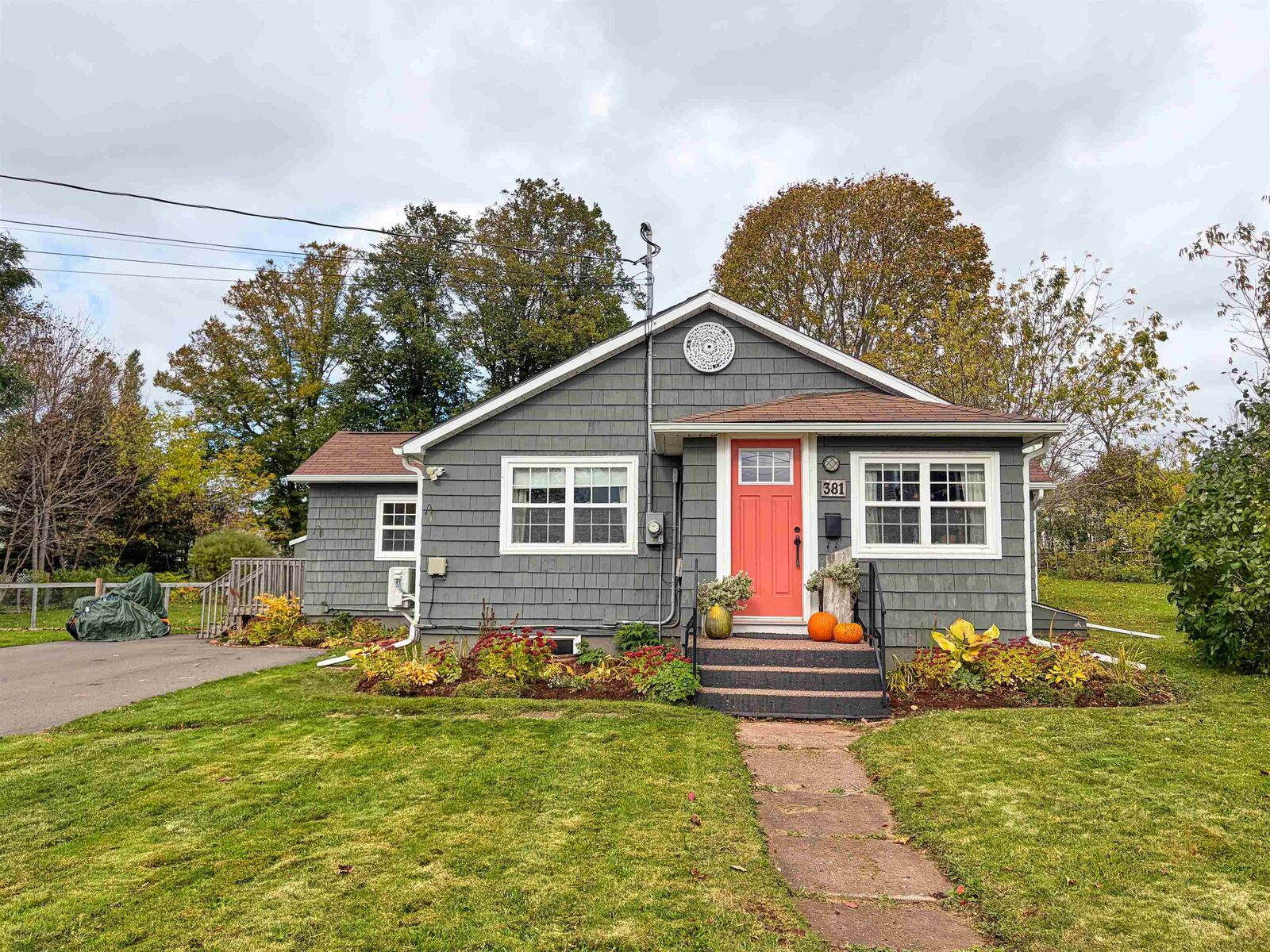 Property Photo: 381 Chestnut Avenue PE C1N 2E8