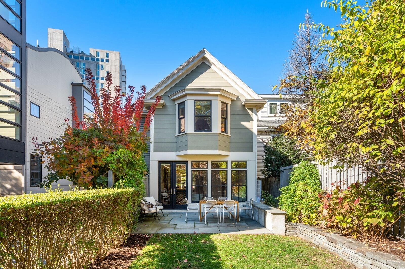Property Photo: 136 Banks St MA 02138
