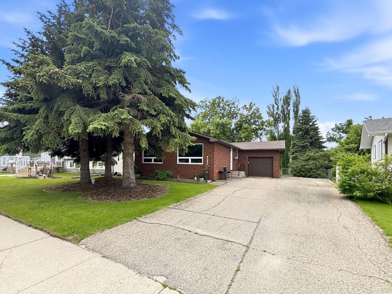 Property Photo: 12 Malcolm Crescent AB T4N 0J8