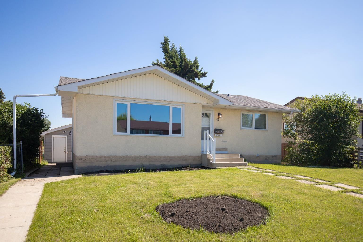 Property Photo: 11 Oxbow Street AB T4N 5C3