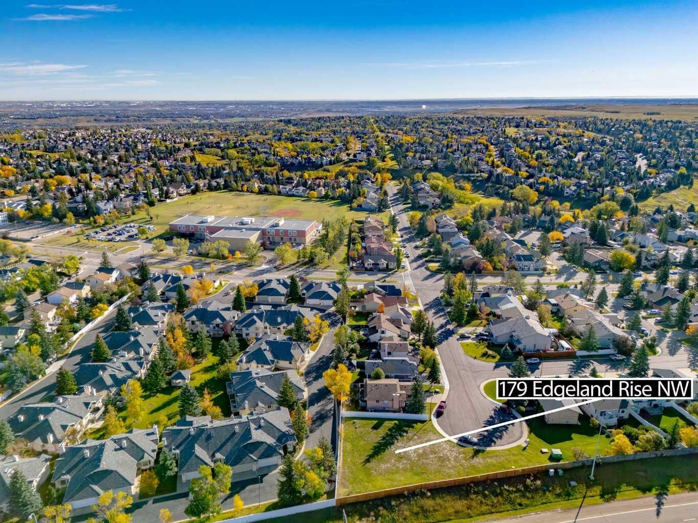 Property Photo: 179 Edgeland Rise NW AB T3A 4G1