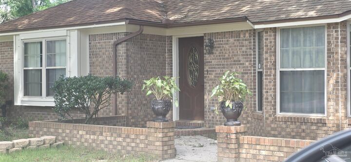 Property Photo: 1216 Tamara Dr FL 32504