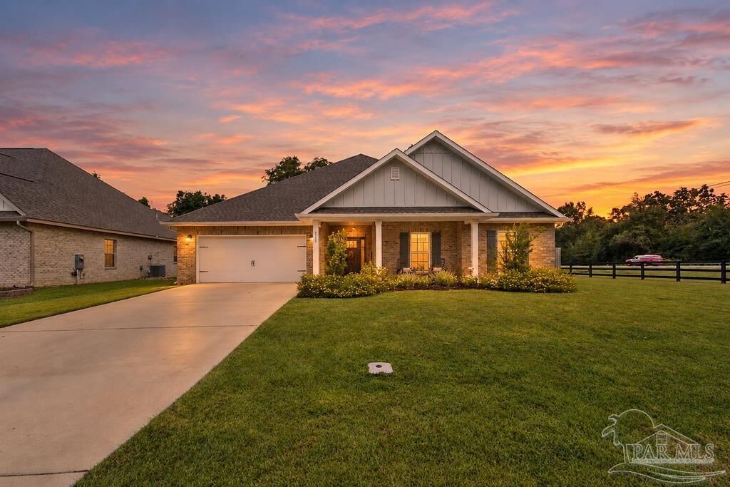 Property Photo: 6199 Cherry Hill Cir FL 32571