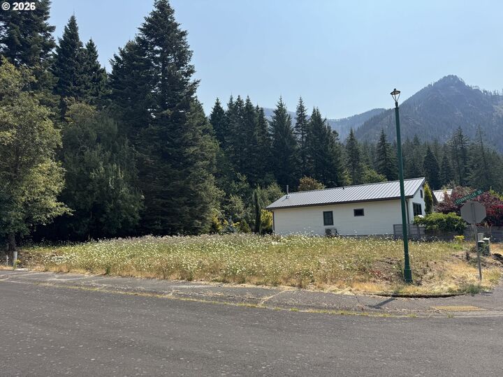 Property Photo: 910 SW Spelling Pl 1 OR 97014
