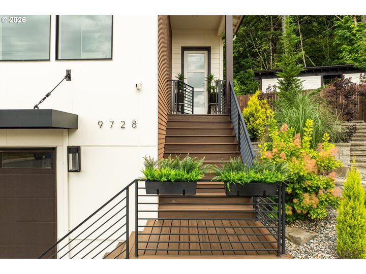 Property Photo:  9728 N Alder St  WA 98607 