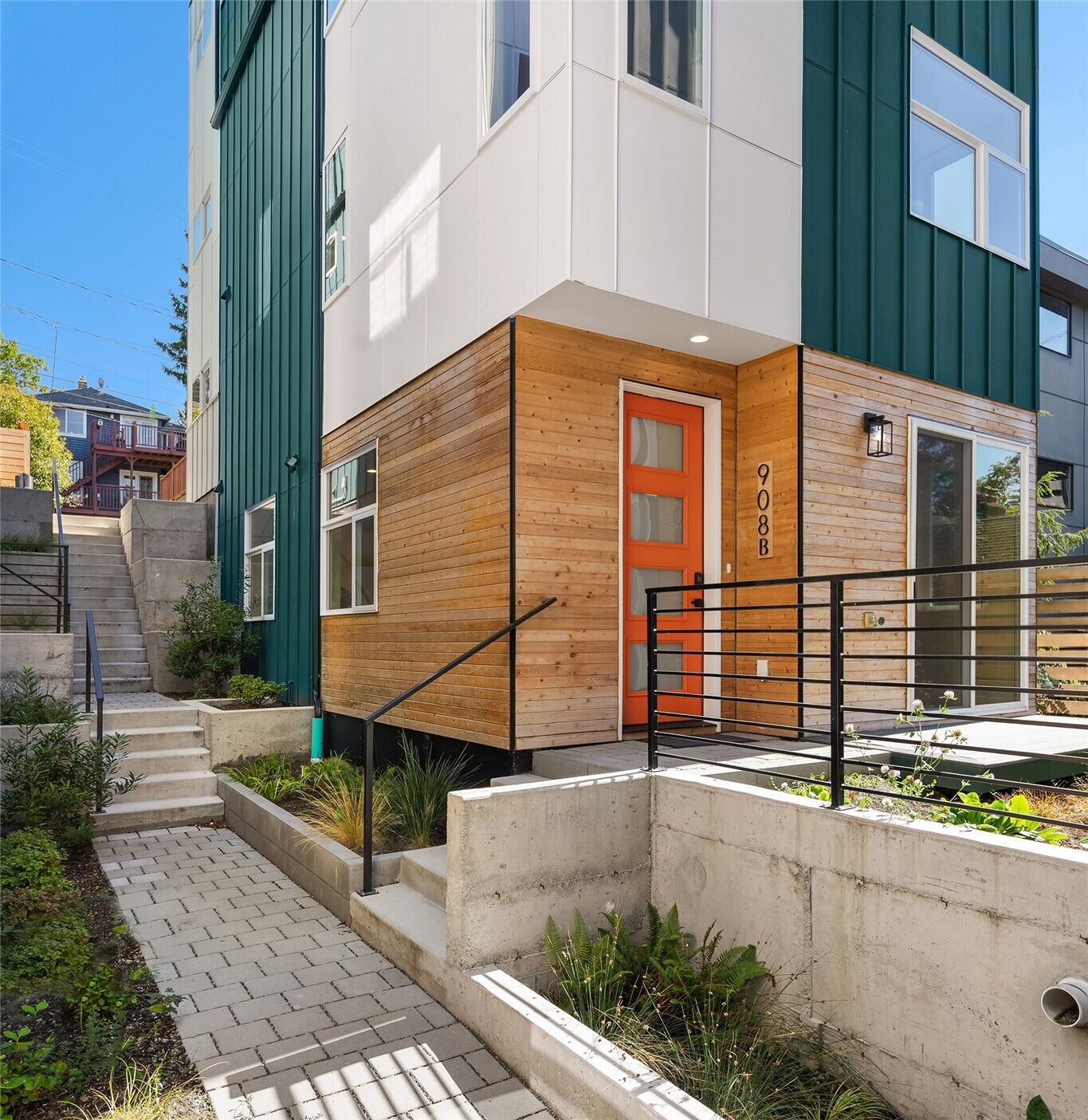 Property Photo:  908  15th Avenue B  WA 98122 